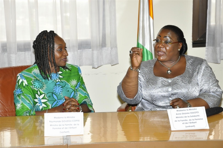 Passation des charges au Ministère de la Solidarité, de la Famille, de la Femme et de l`Enfant: Raymonde Goudou Coffie passe le témoin à Anne Désirée Oulotto